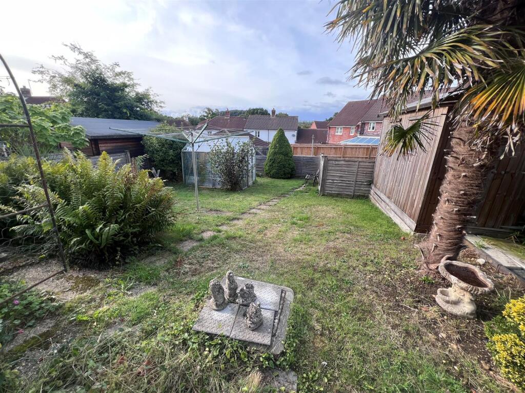 Rear garden 1.jpg