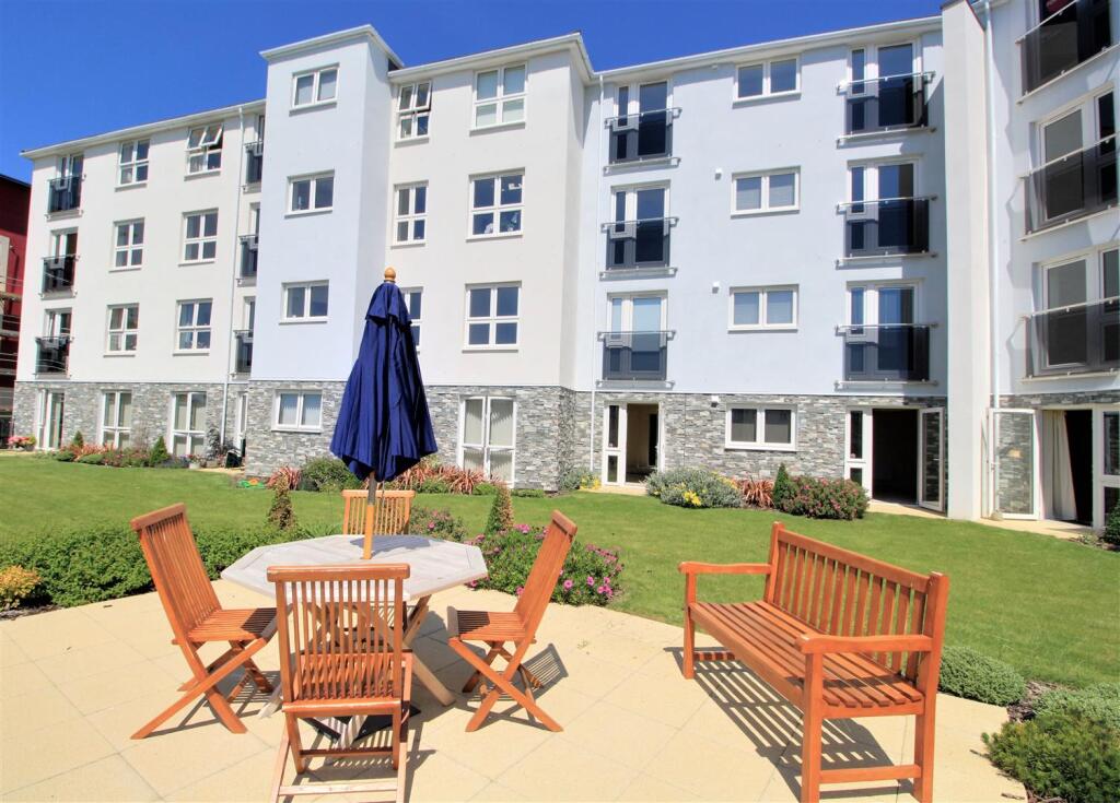 Owners Patio Area.jpg