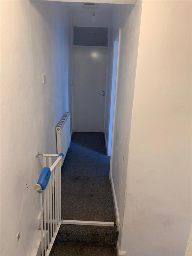 82 Willes Road Landing.jpg