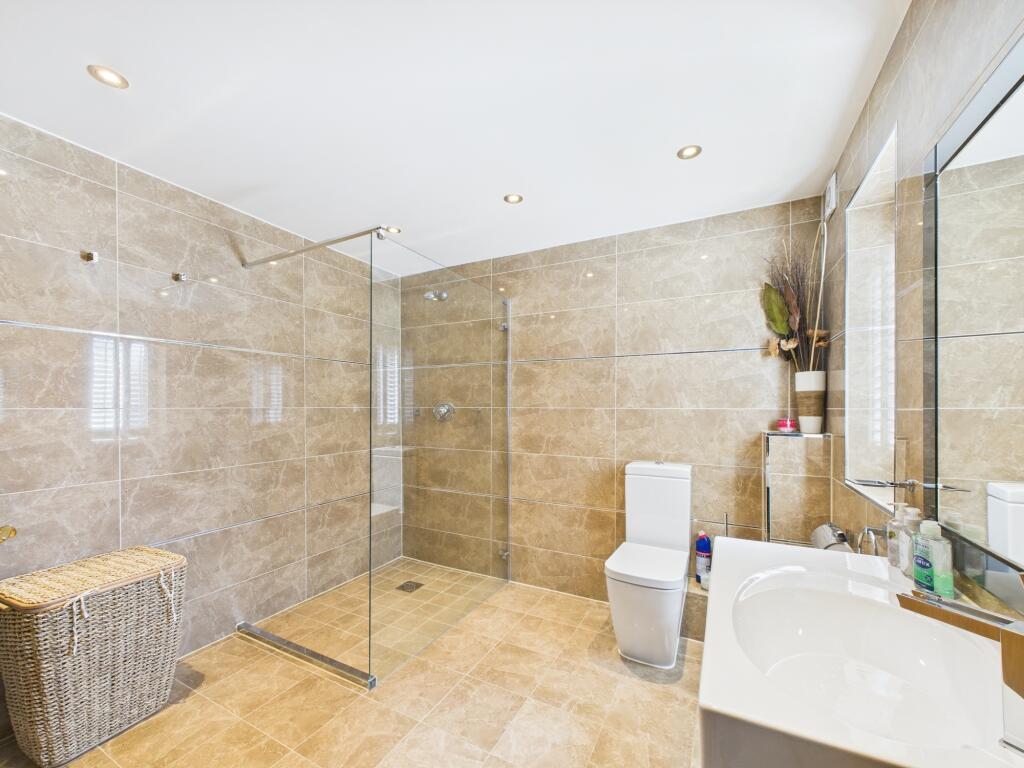 CAM04024G0-PR0024-STILL023