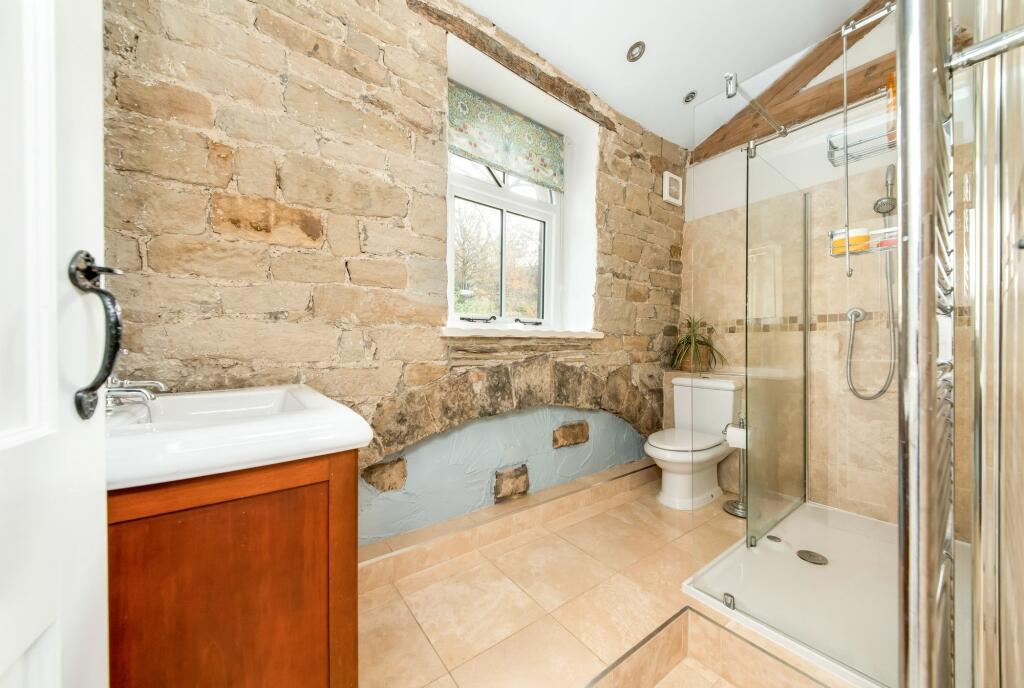 HOUSE SHOWER ROOM