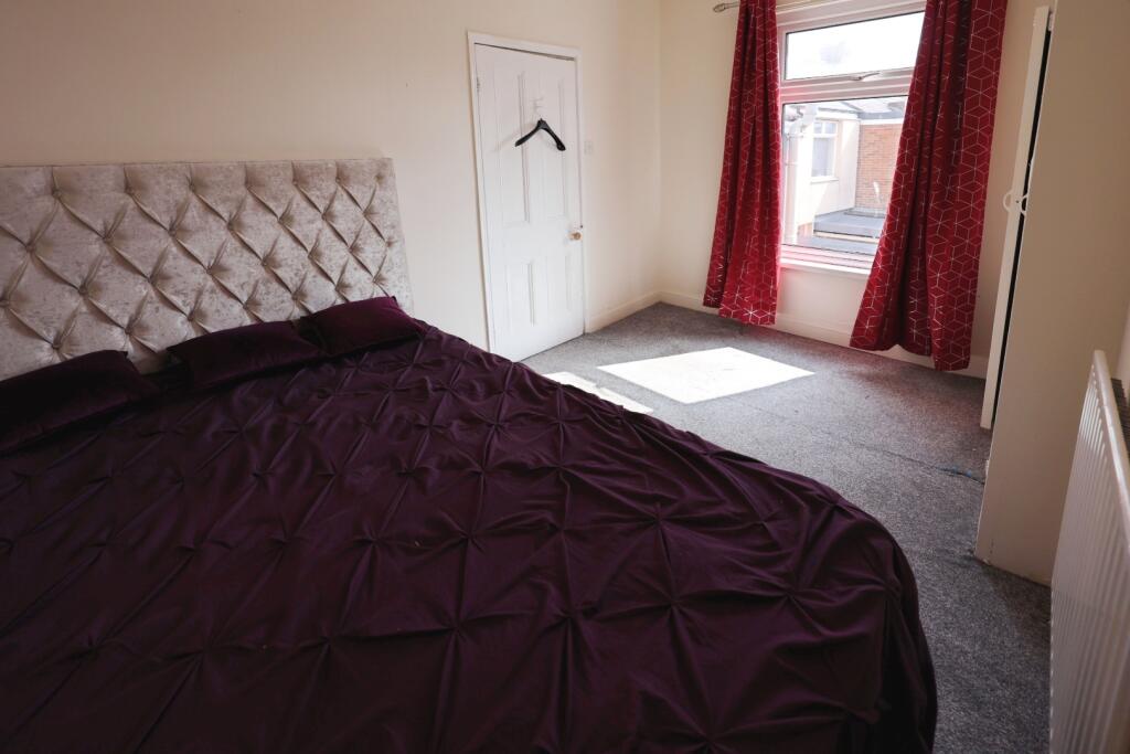 pbox-bedroom-319324.JPG
