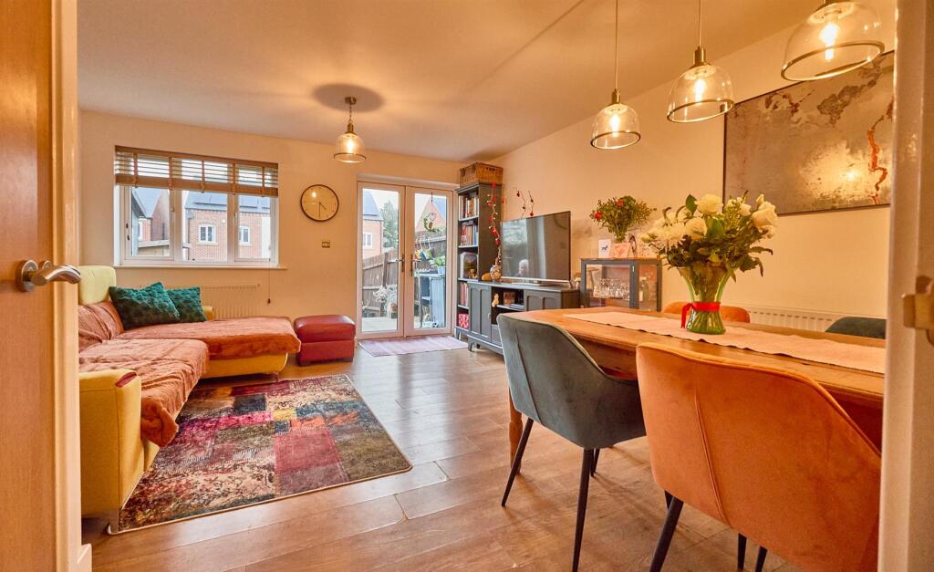 LOUNGE DINING ROOM TO REAR