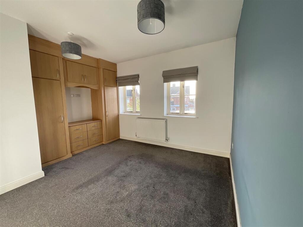 17 The Sq bed 1b.jpg