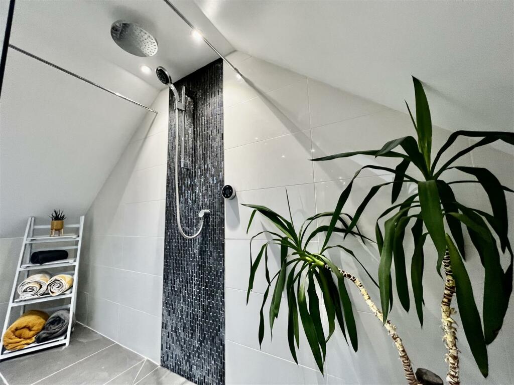 Bedroom One En-suite