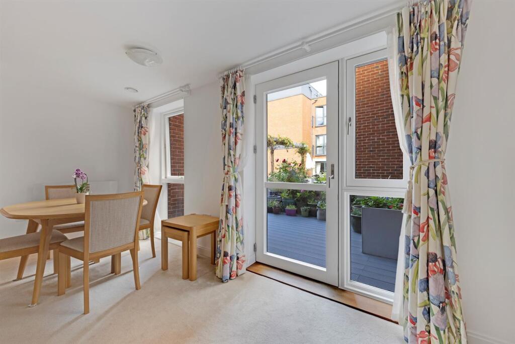 12-57bfPFMCS - 4 Holly Place-40-medium.jpg