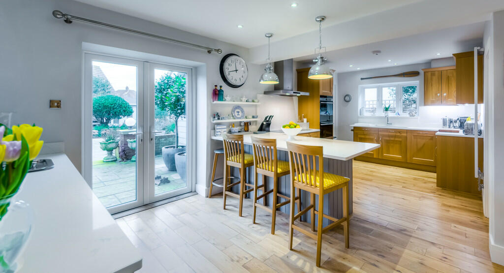 Kitchen/breakfast...