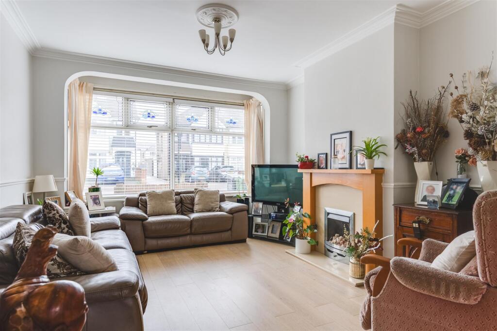 49 Coningsby Gardens-2.jpg