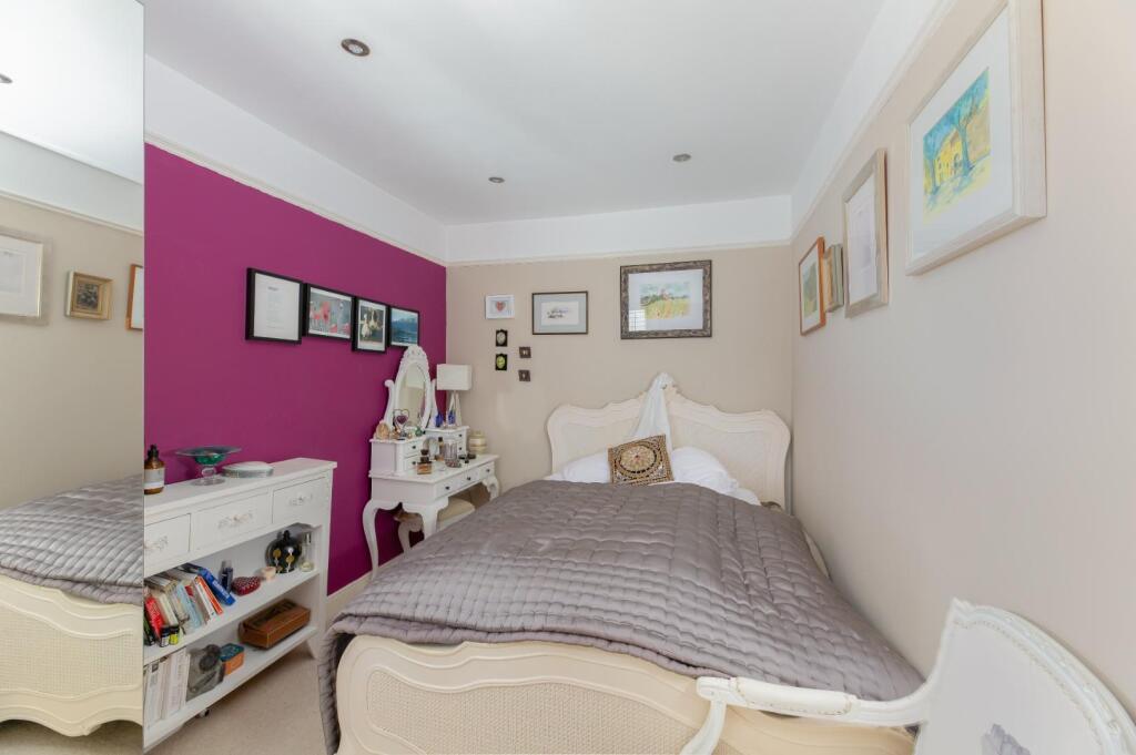 28 Hawthorne Grove-27.jpg