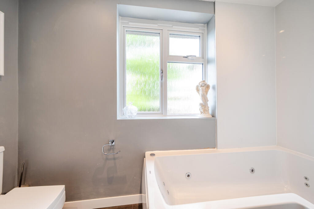 16-6819efcd94fc4-...