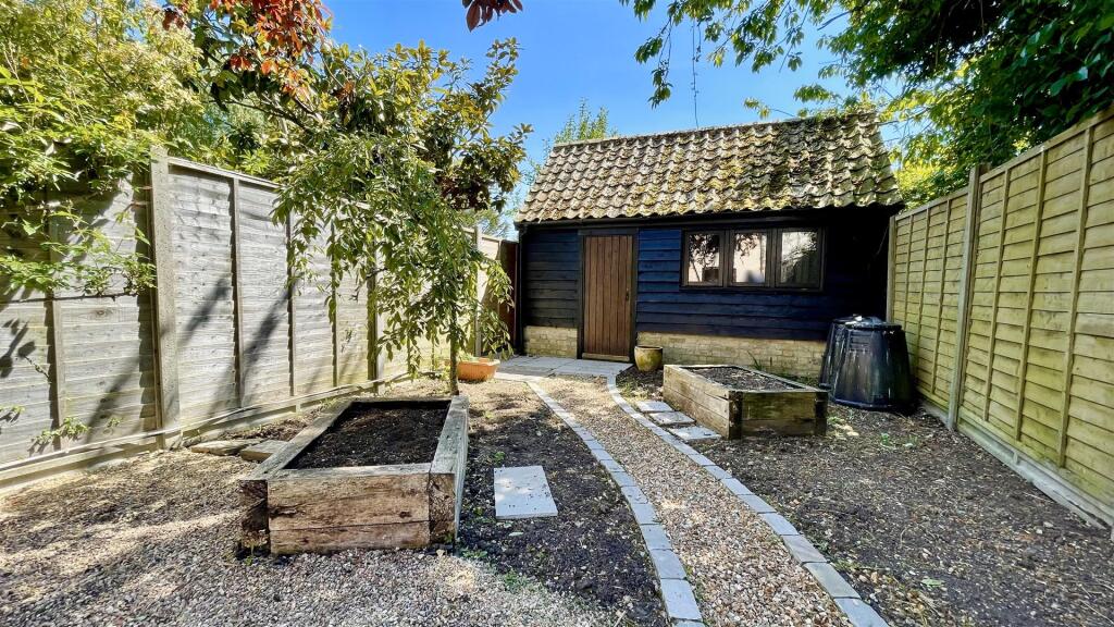 garden rear.jpg