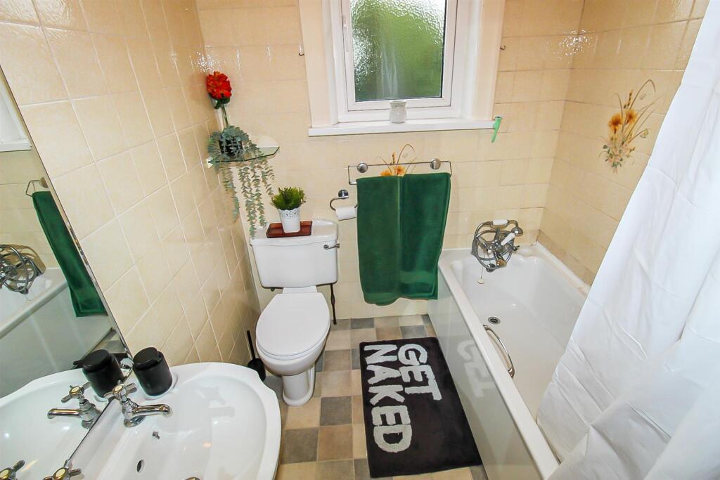 BATHROOM/W.C.