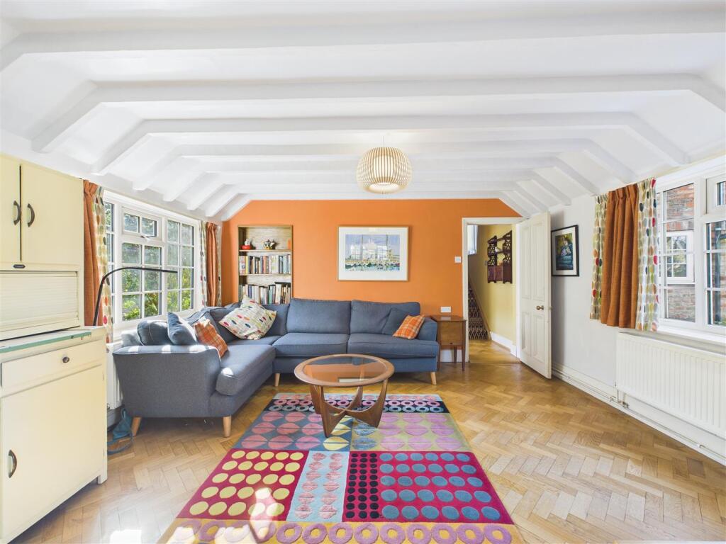 SITTING ROOM