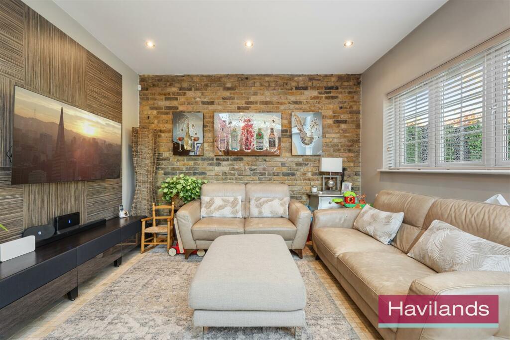 5 The Ridgeway N14 6NX-21.jpg