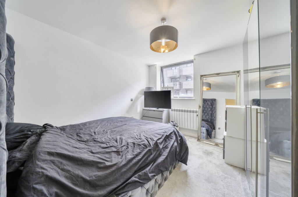 1309479-5-684c2af...