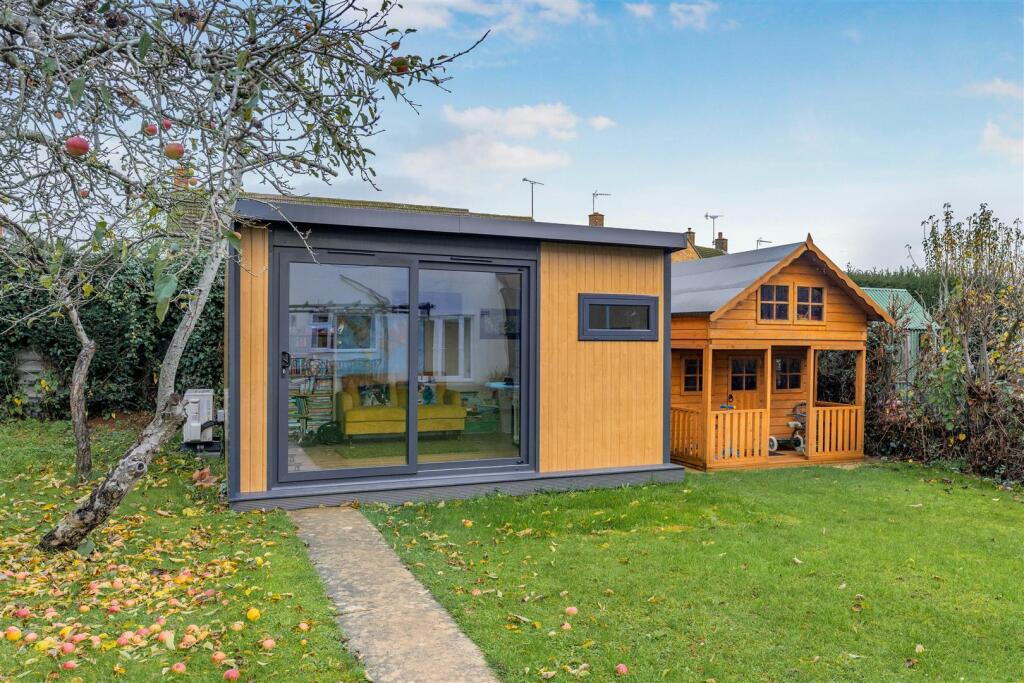 18 Chacombe Road, Middleton Cheney-17.jpg