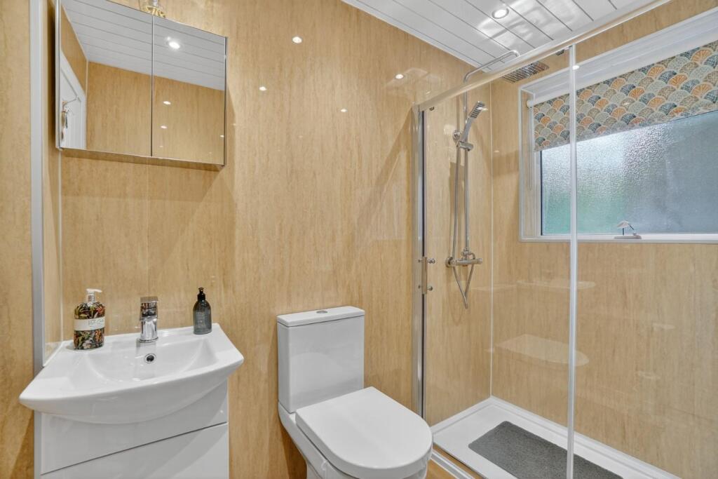 19a allanpark street, largs _12.jpg