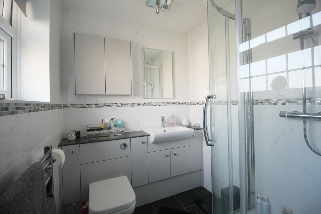 Ensuite.JPG