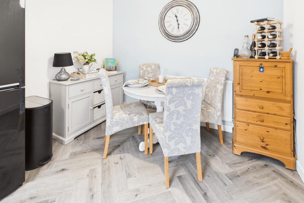 Kitchen / Dining Area