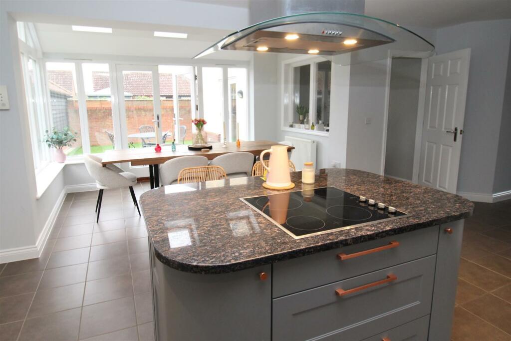 Kitchen / Dining Room
