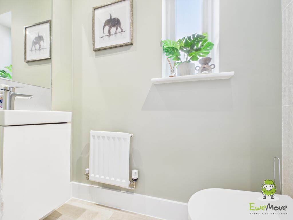 EweMove Estate Agents Basingstoke - Appian Way 