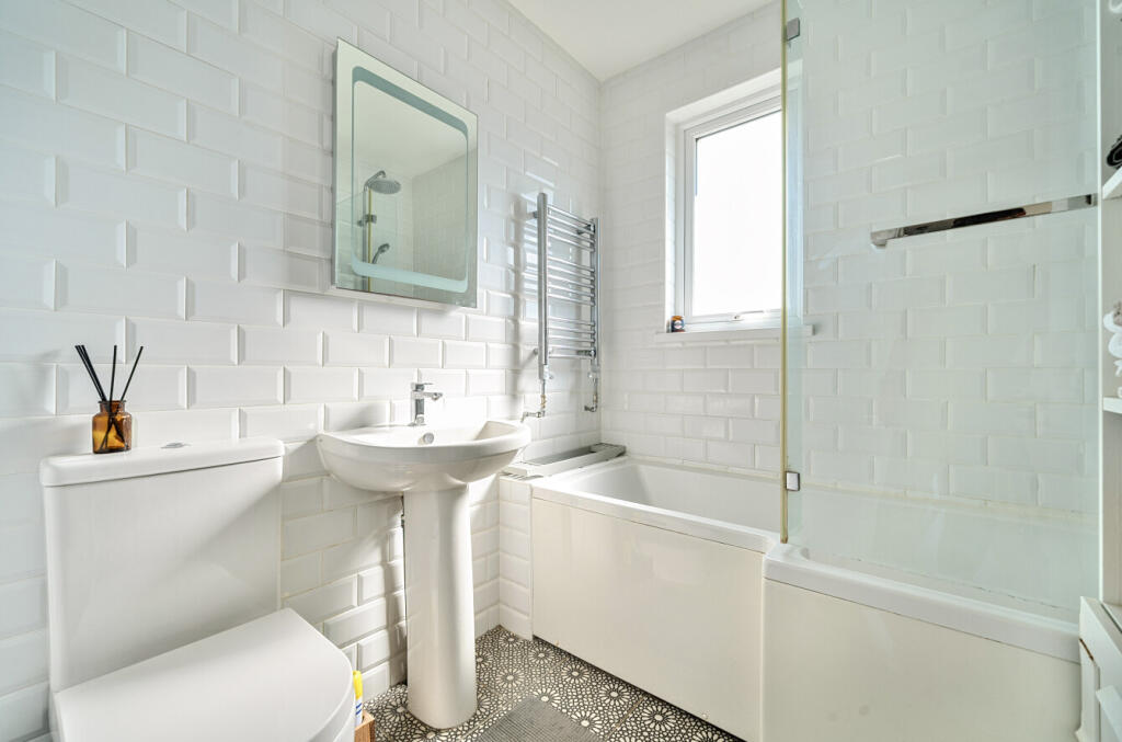 1290551-19-682779...