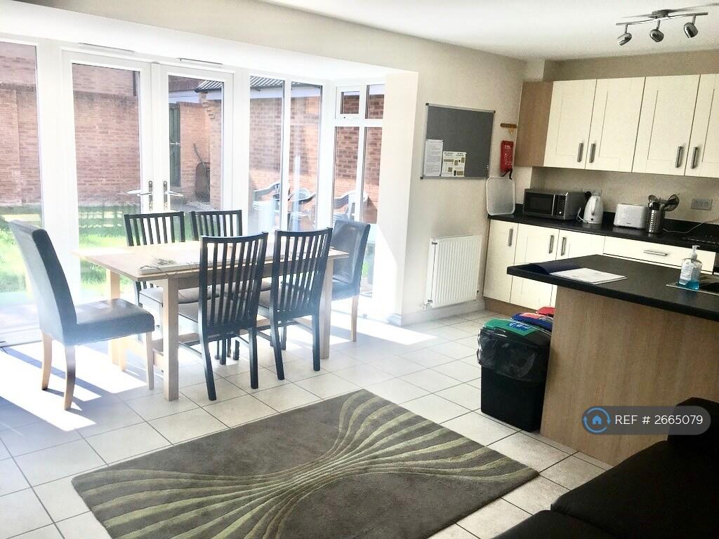 Dining/Kitchen Area