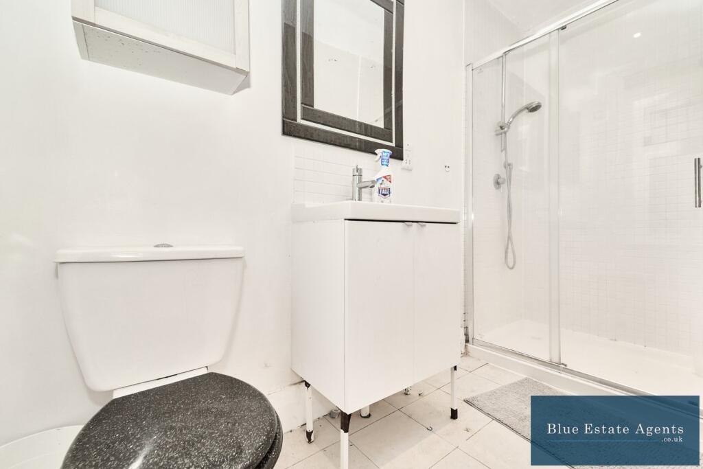 En-Suite Shower Suite