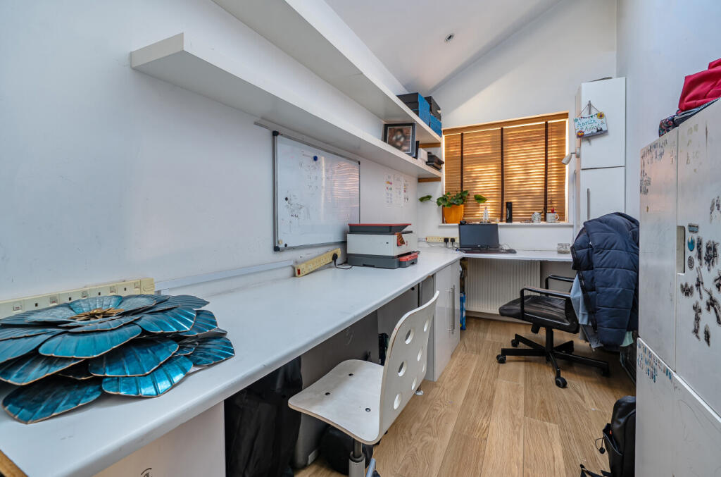 1388589-6-695bc23...