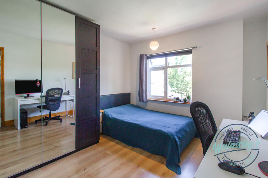 Double bedroom with garden views