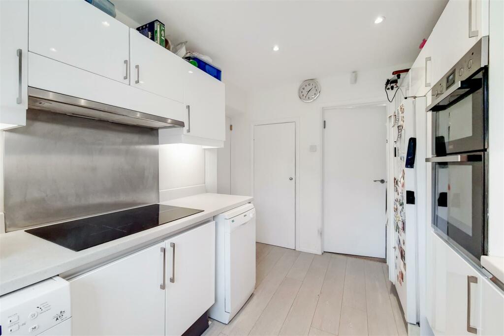 Kitchen 2.jpg