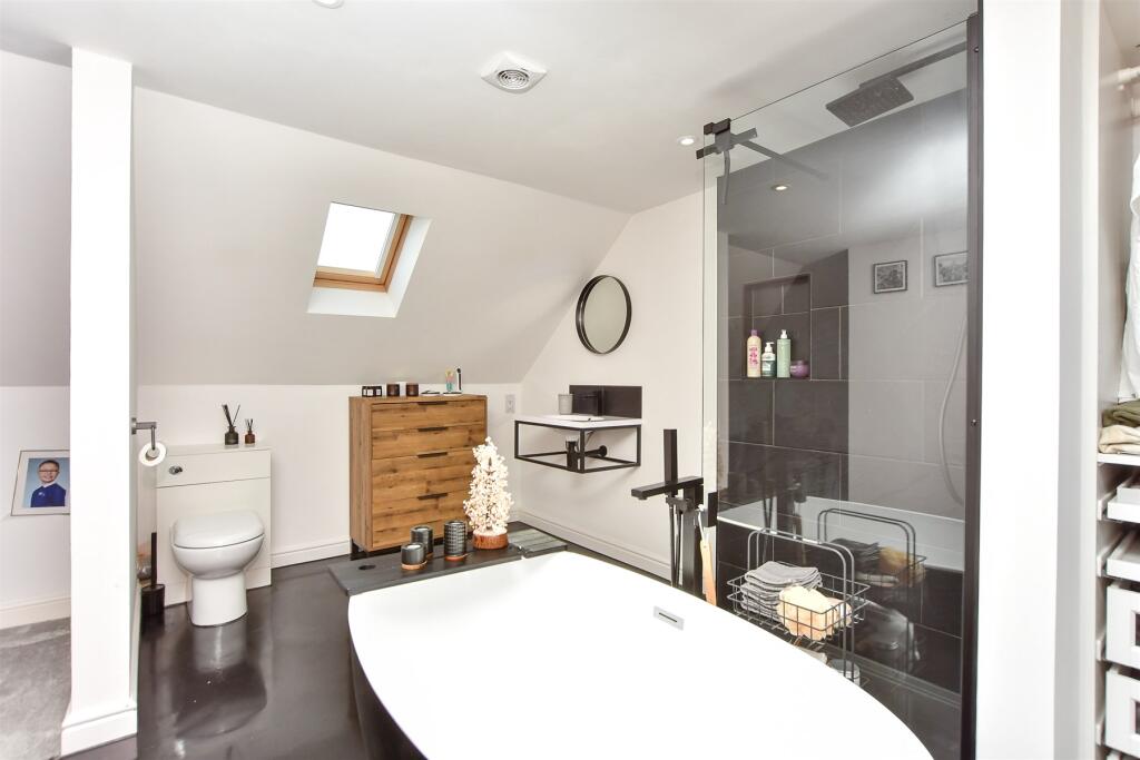 En-Suite Shower/Dressing Area