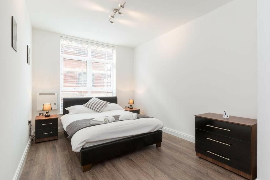 166586_100714019328_IMG_03_0000