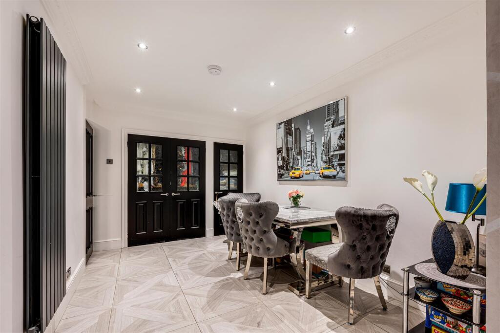 Open plan kitchen-diner-living room