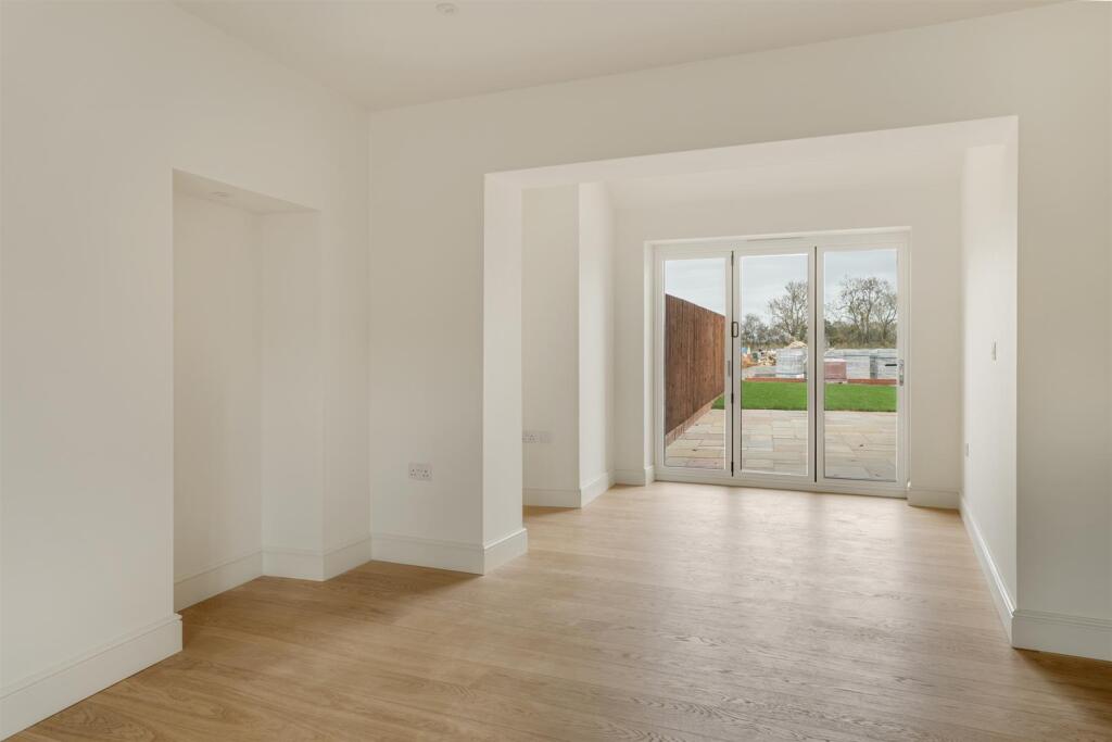 GARDEN ROOM
