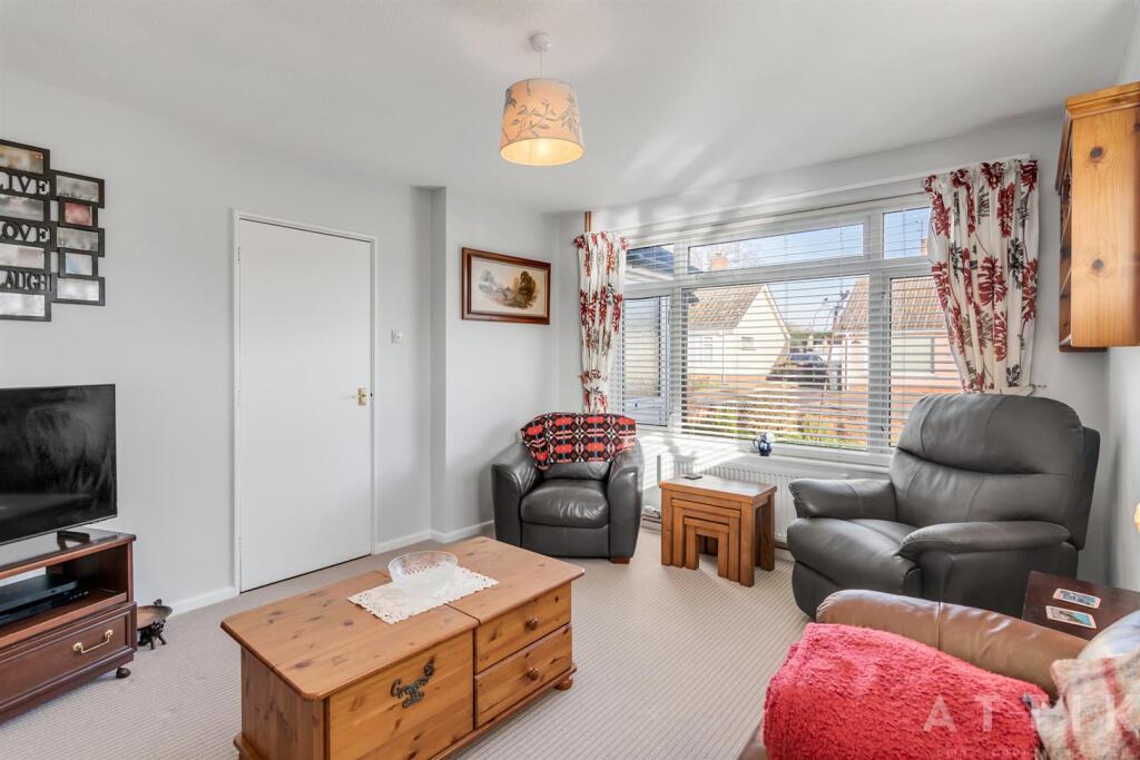 113 Bedingfield Crescent Halesworth IP19 8EH (2).j