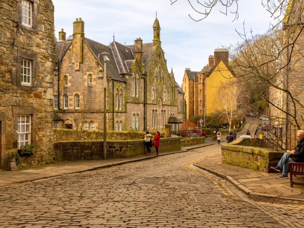 66847_PathBuildings0