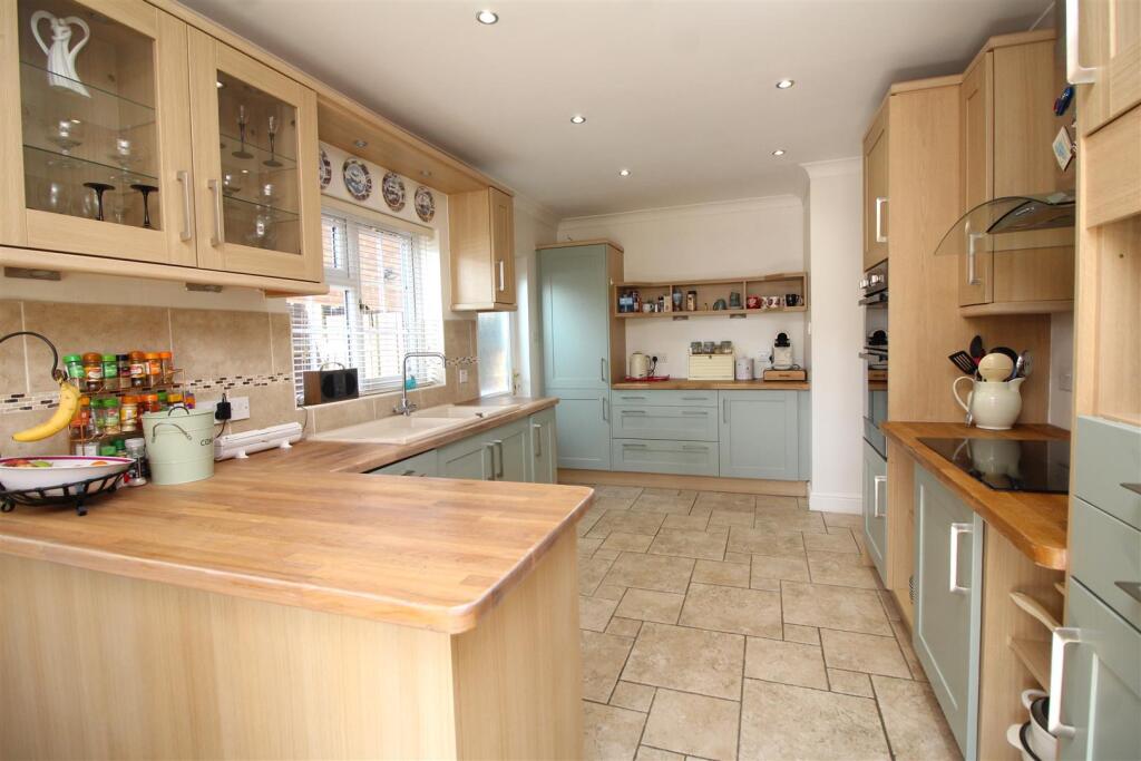 kitchen 1 .JPG