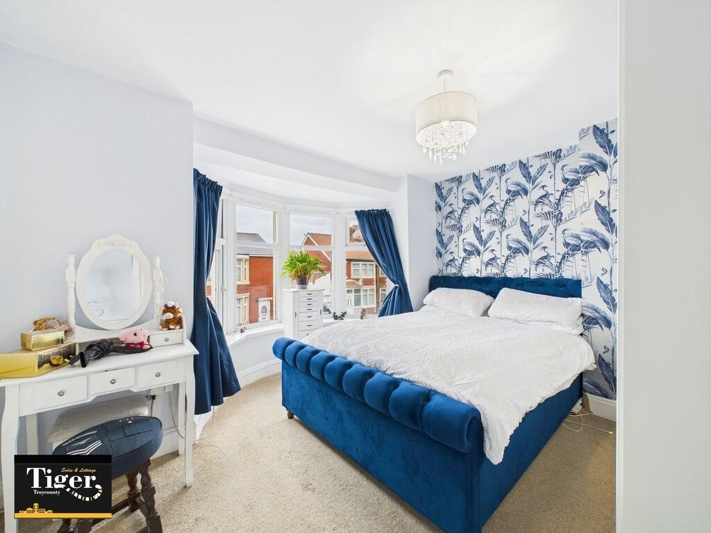 CAM02176G0-PR0553...