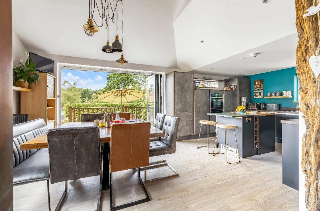 Breakfast area with view to the outdoor