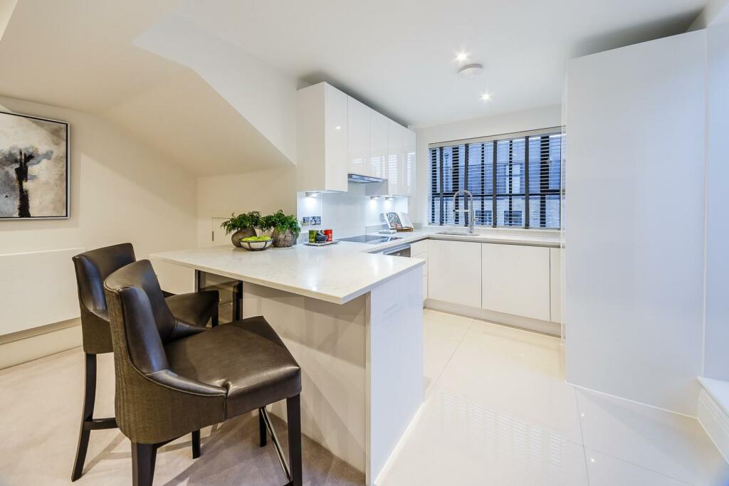 8317875-interior16.jpg