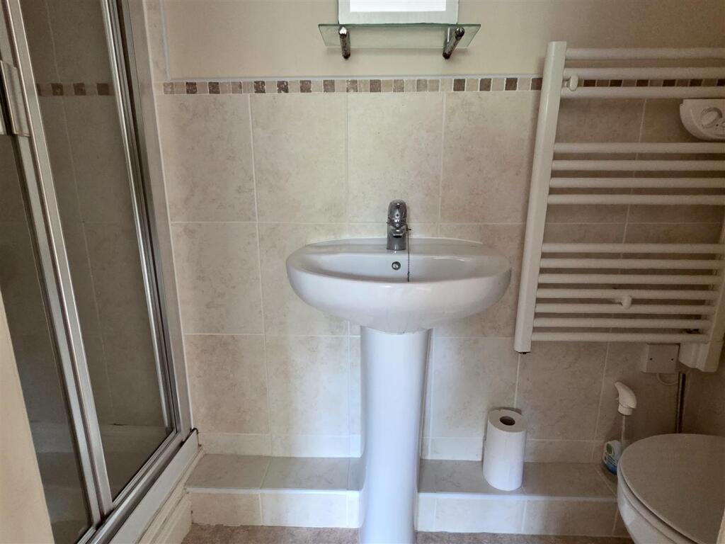 EN SUITE SHOWER/WC