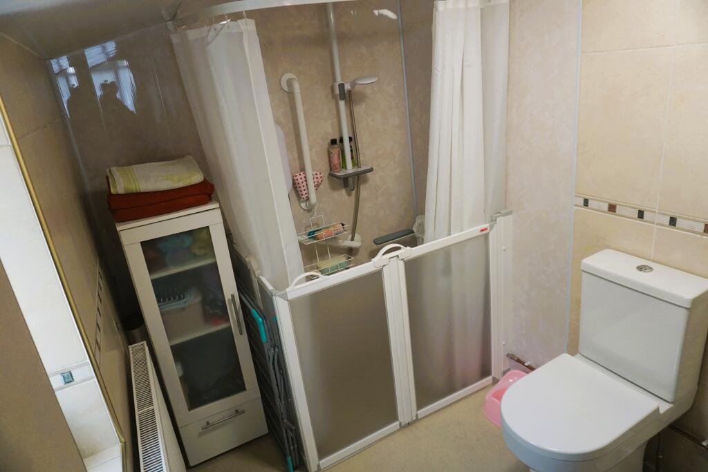 Park Avenue, Neath, SA11