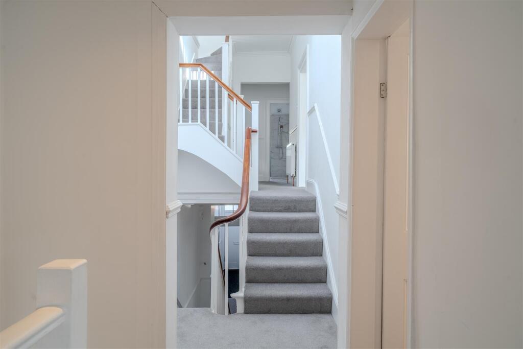 Middle floor landing