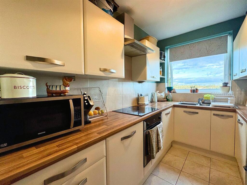 Kitchen (2).jpg