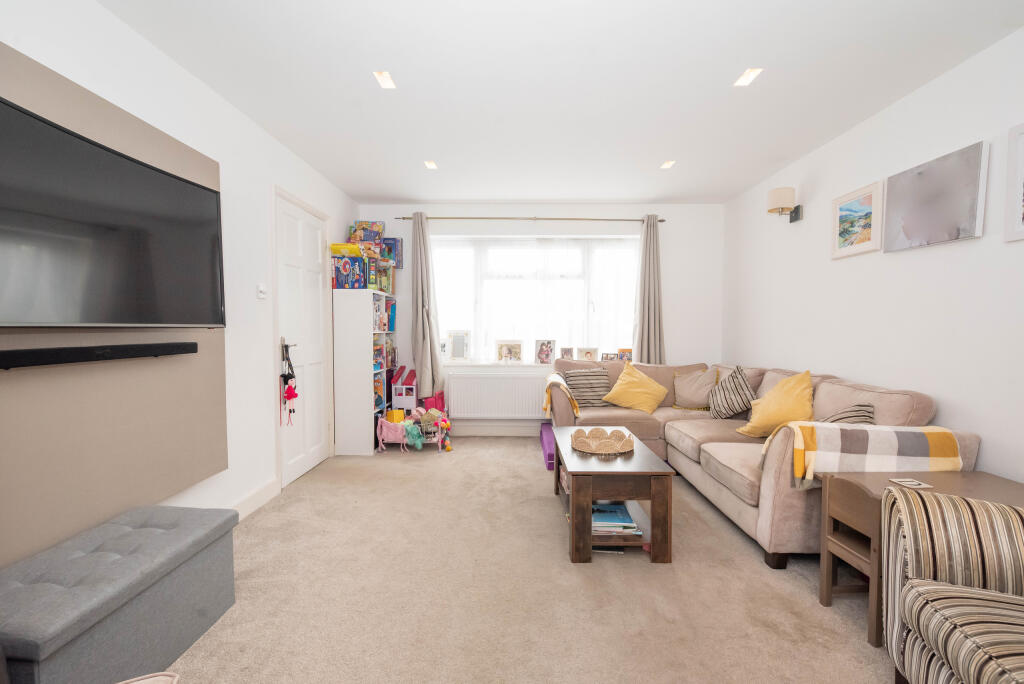 Clover Lane, Yateley, Hampshire, GU46