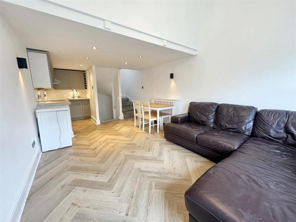 Kitchen/Lounge