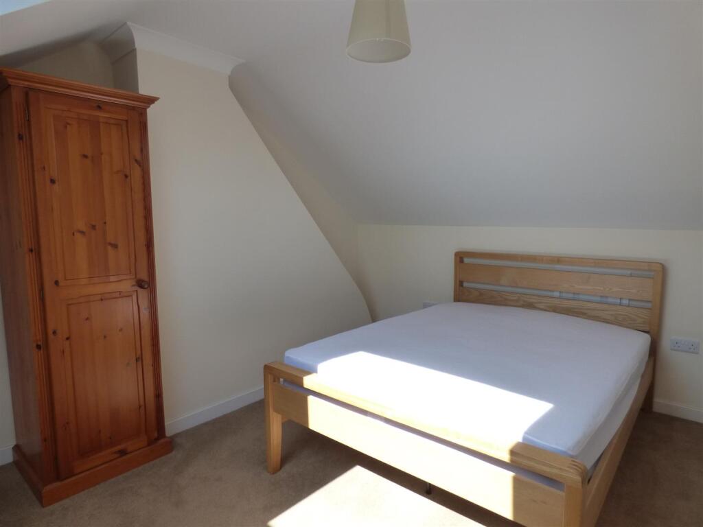 Bedroom 2.JPG