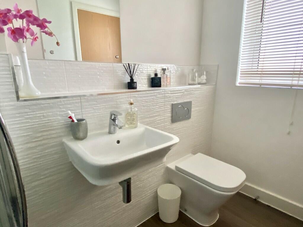 Ensuite To Main B...