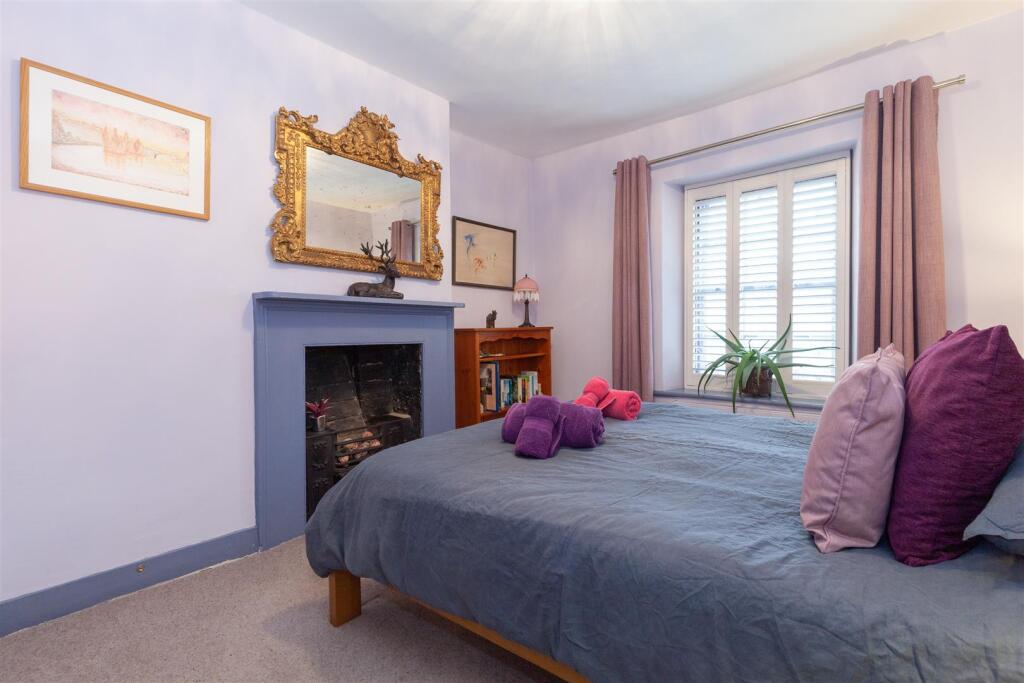 Bedroom 1.jpg